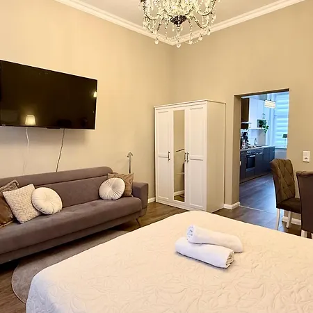 Elegant In A Classic Period Building In Oelberg * وبرتال